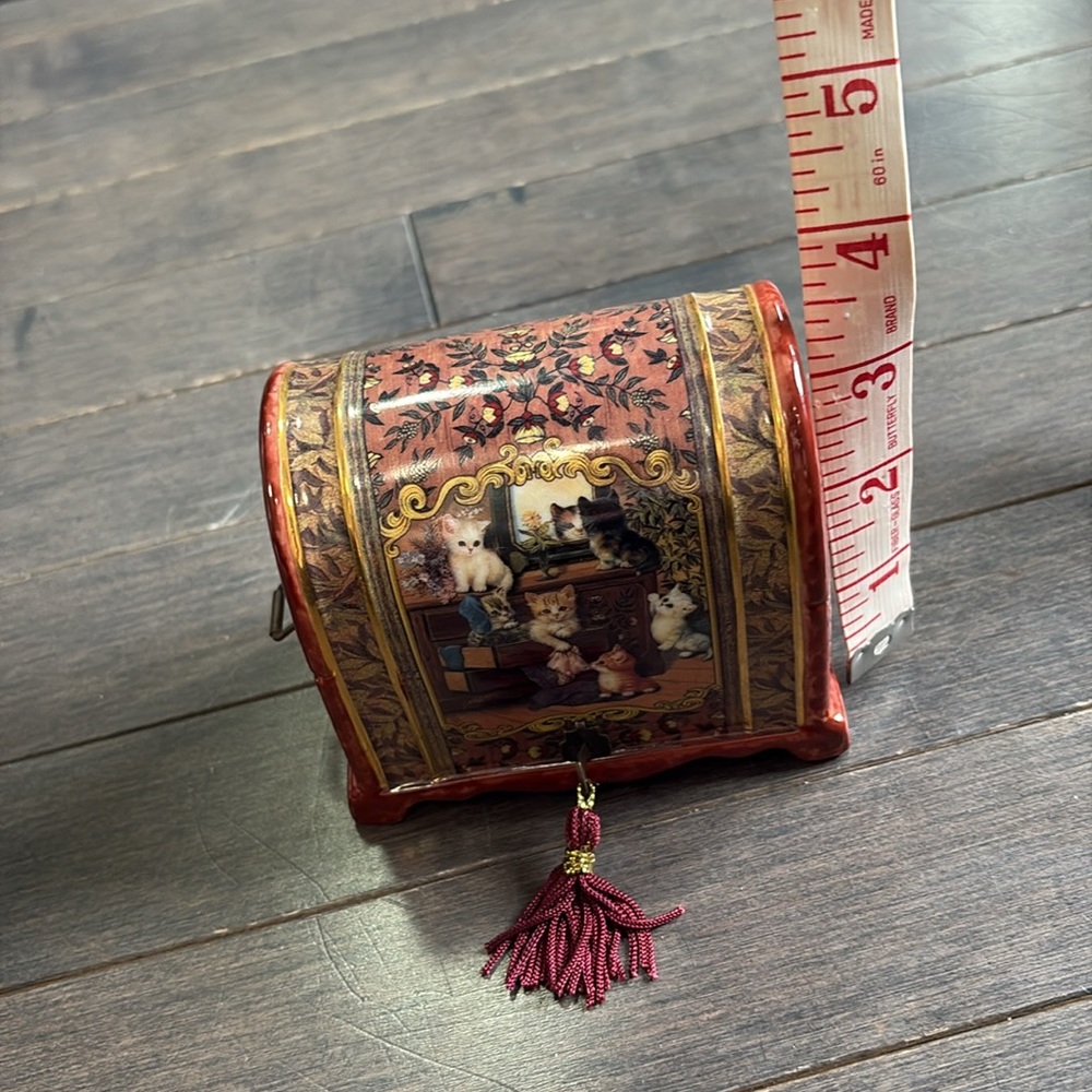 Ardleigh Elliott Porcelain Kitten Capers Music Box - Picture 9 of 9
